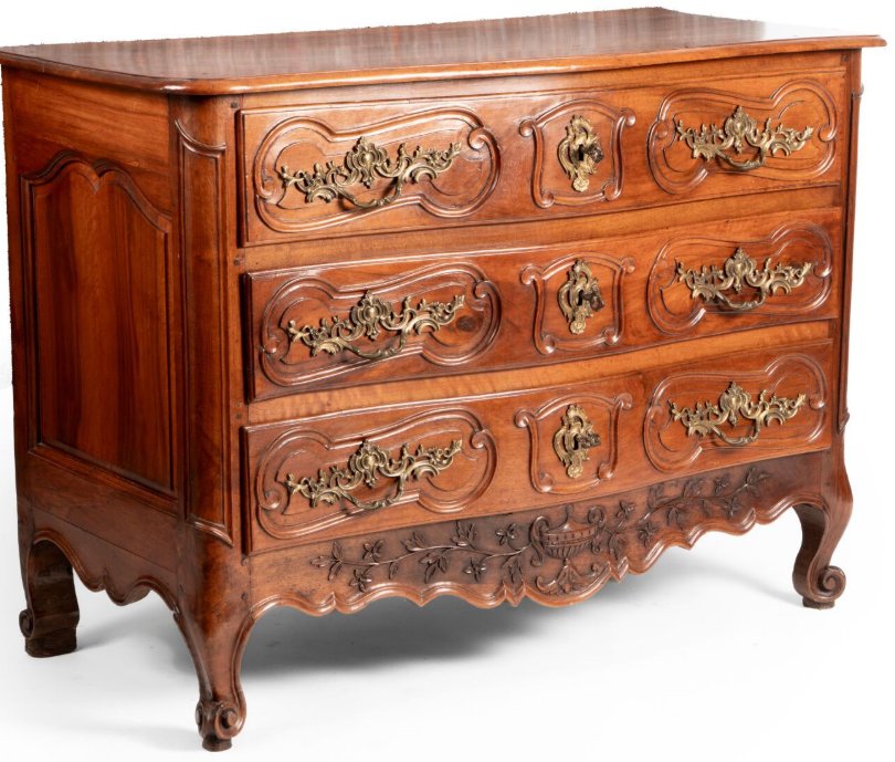 18th-century Walnut Chest Of Drawers