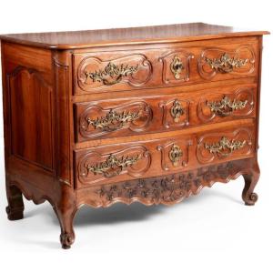 Commode en noyer du XVIII° siècle