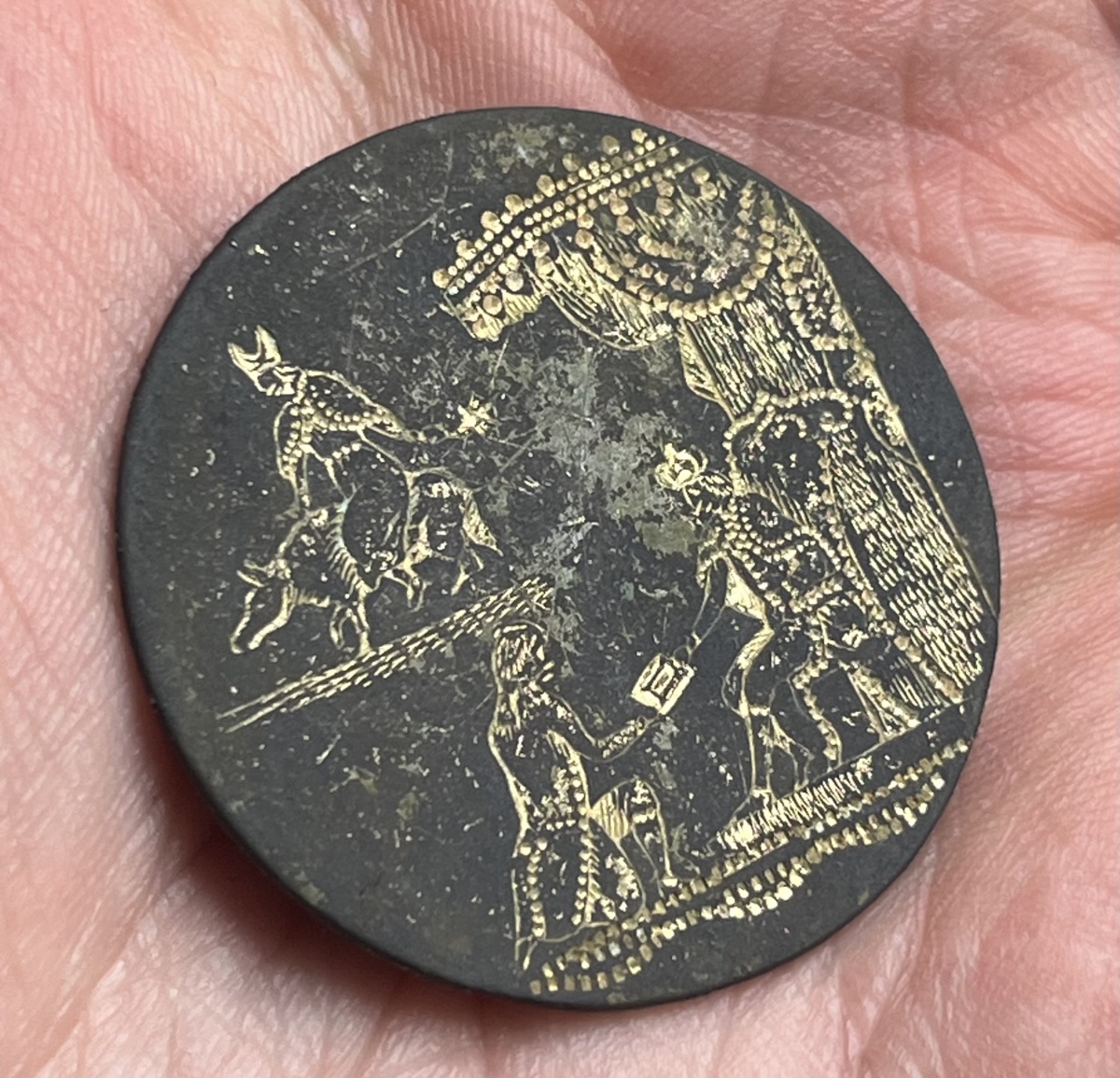 A Rare And Very Old Button Inlaid With Gold, Depicting A Scene -photo-2