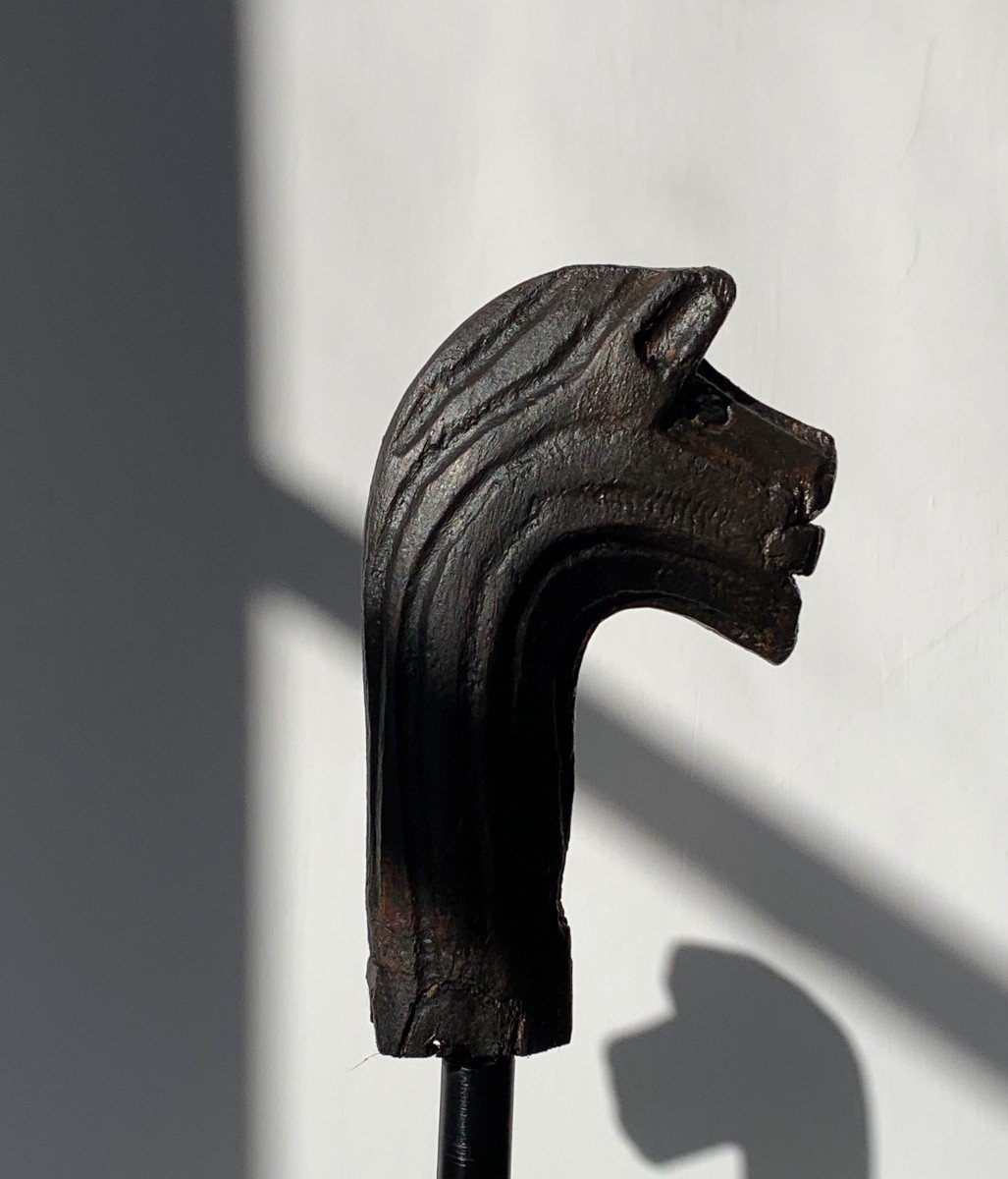 Deux Têtes De Dragon Viking Fáfnir En Bois, 12e Siècle Ou Avant-photo-4