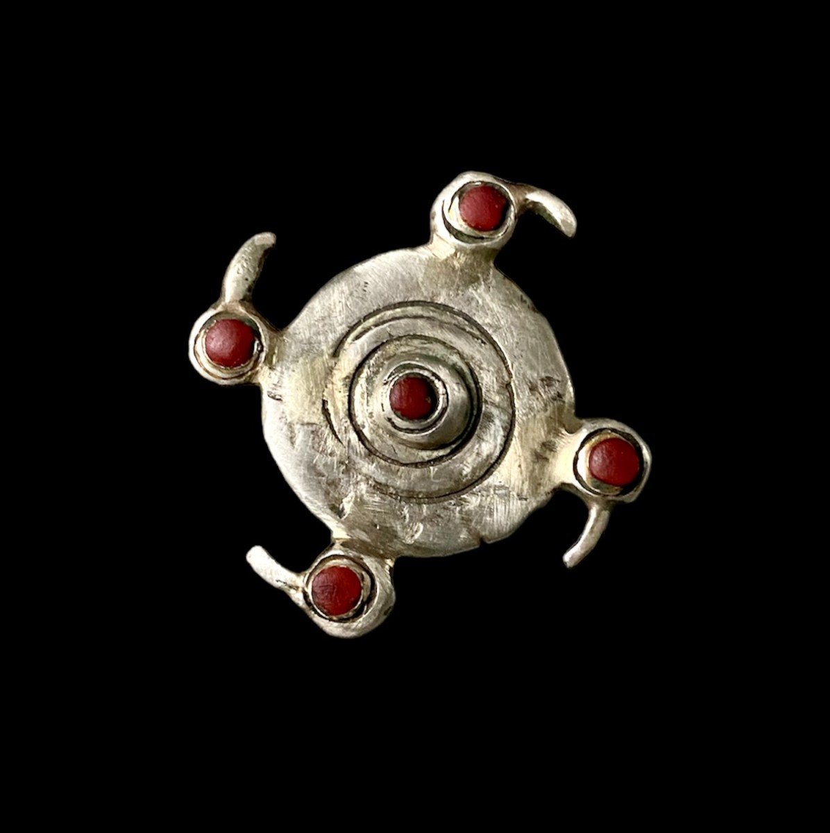 Une Broche-Fibule à Tête de Corbeau « Wodan » Mérovingienne en Argent du Début du Moyen Âge
