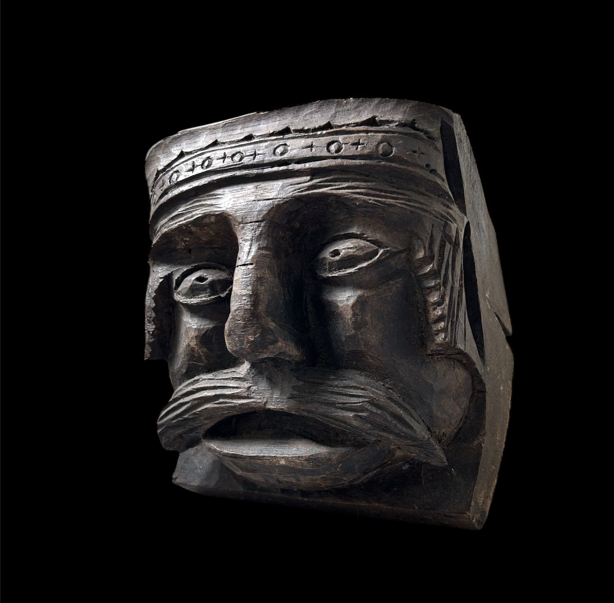 Early Medieval Oak Corbel Or Beam With A King's Head-photo-2