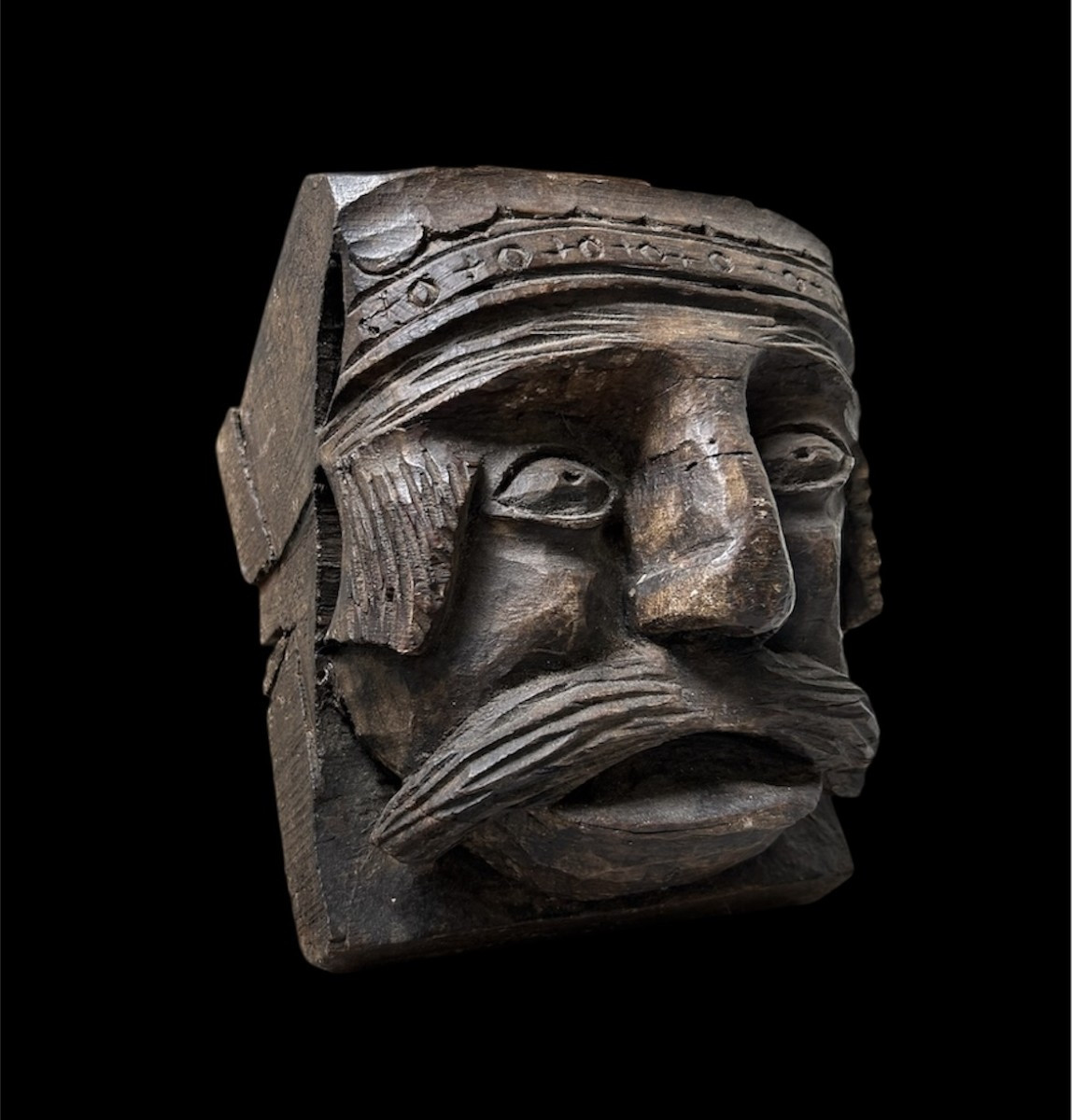 Early Medieval Oak Corbel Or Beam With A King's Head-photo-3