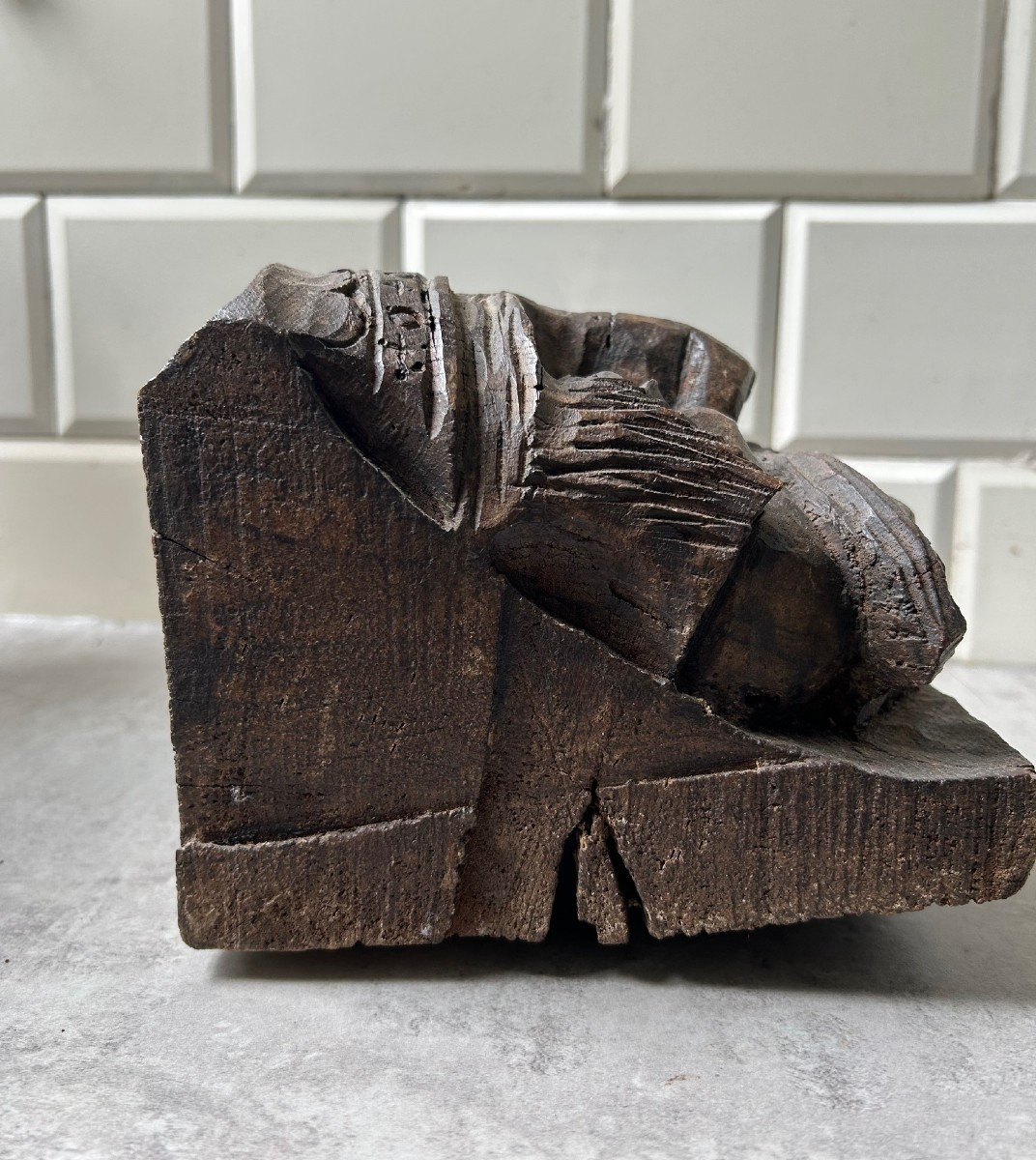 Early Medieval Oak Corbel Or Beam With A King's Head-photo-1