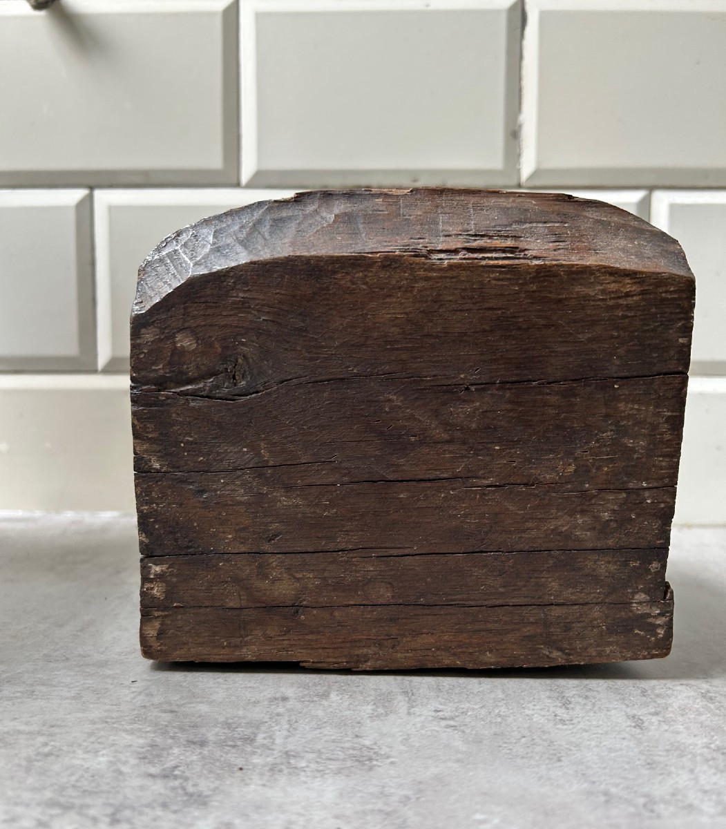 Early Medieval Oak Corbel Or Beam With A King's Head-photo-3