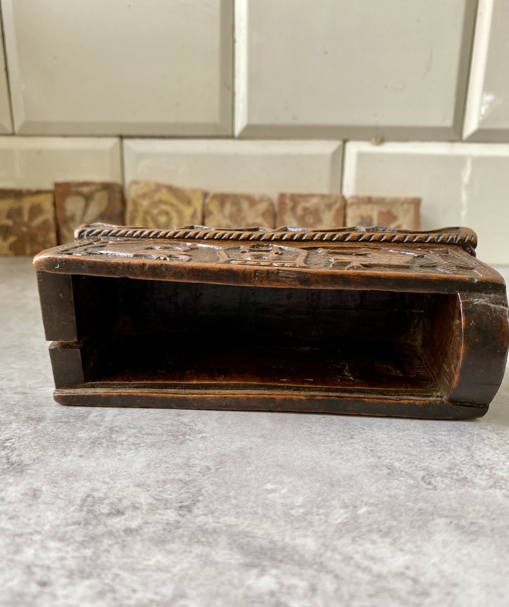 An 18th Century Boxwood Box With Sea Creatures Wearing Armored Shields-photo-1