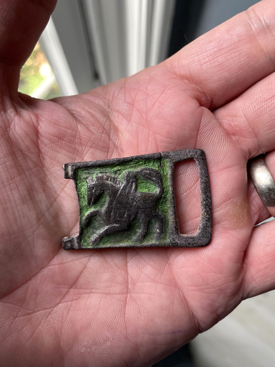 Une Boucle De Ceinture En Argent Et émail Du 7e-8e Siècle Avec Pégase-photo-2