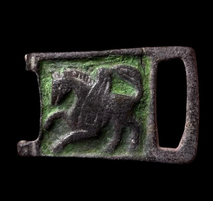 Une Boucle De Ceinture En Argent Et émail Du 7e-8e Siècle Avec Pégase