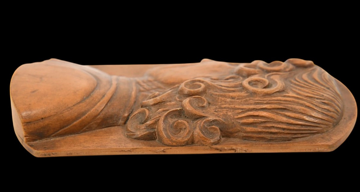 A Walnut Carved Miniature Profile Panel, Circa 1600-photo-3