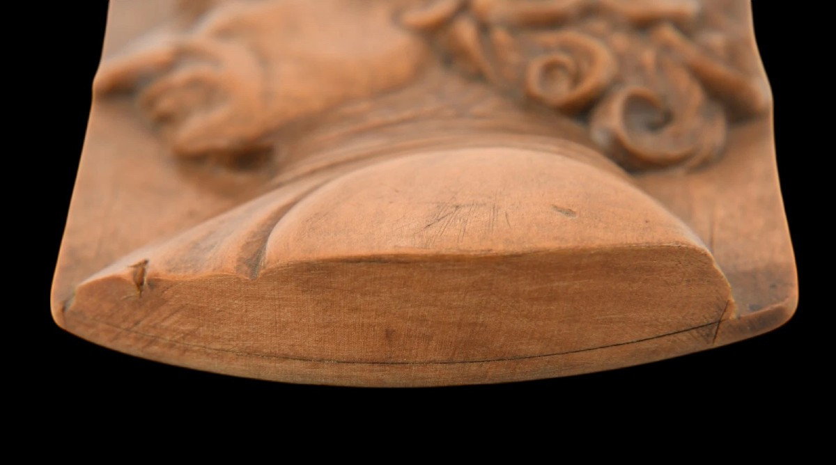 A Walnut Carved Miniature Profile Panel, Circa 1600-photo-4