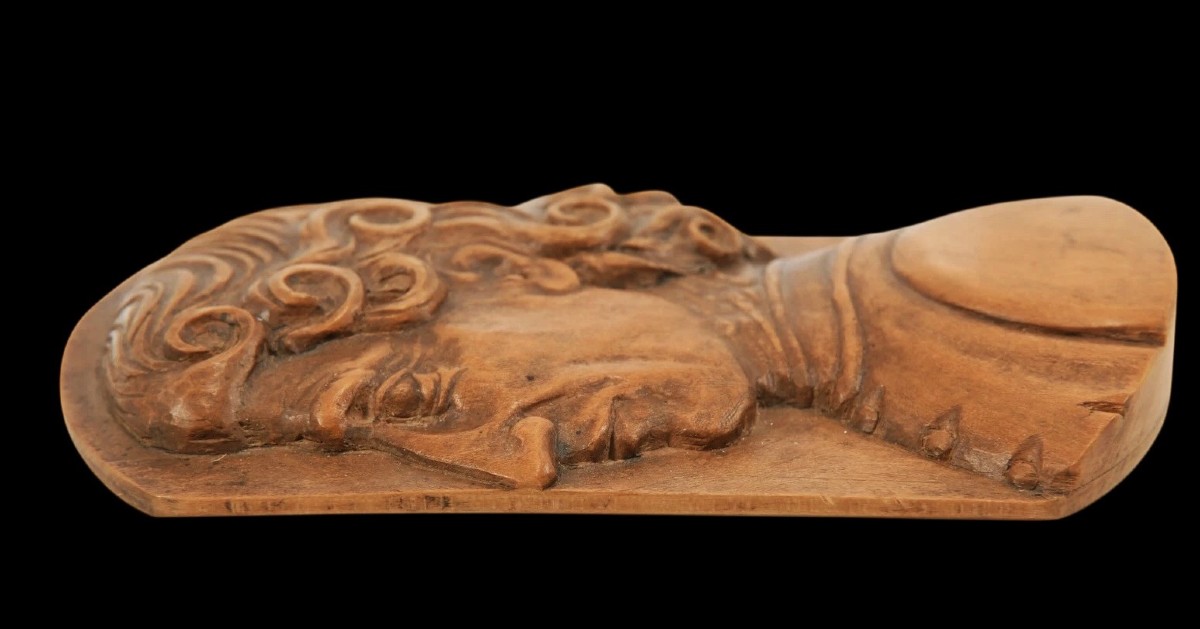 A Walnut Carved Miniature Profile Panel, Circa 1600-photo-1
