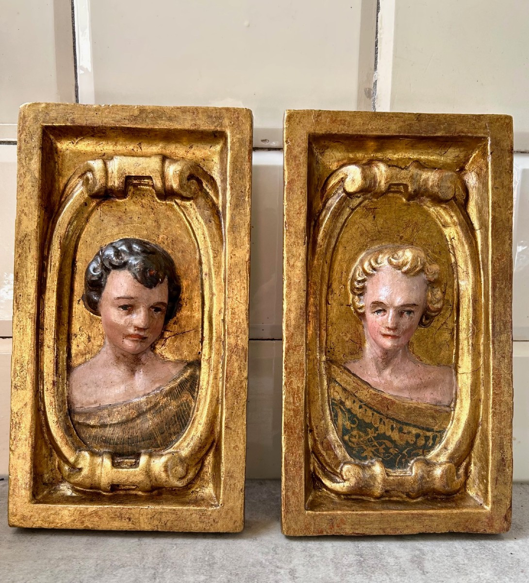 Deux Panneaux en Bois Polychrome Représentant un Couple, XVIIe Siècle-photo-3