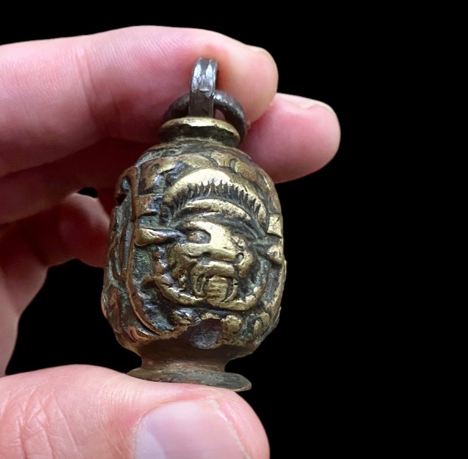 Un Pommeau d'épée Ou De Garde Avec Des Grotesques Et d'Autres Images, Renaissance-photo-2