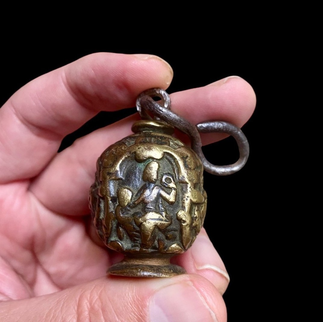 Un Pommeau d'épée Ou De Garde Avec Des Grotesques Et d'Autres Images, Renaissance-photo-3