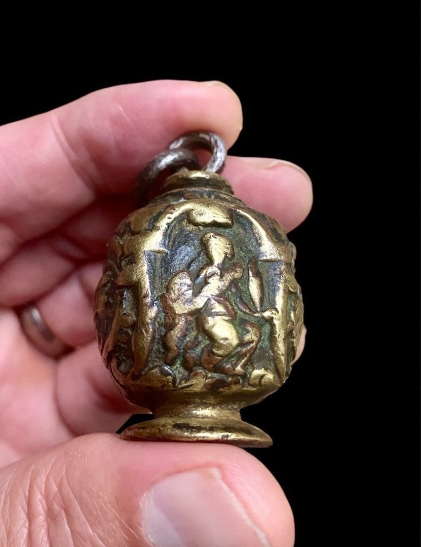 Un Pommeau d'épée Ou De Garde Avec Des Grotesques Et d'Autres Images, Renaissance-photo-4