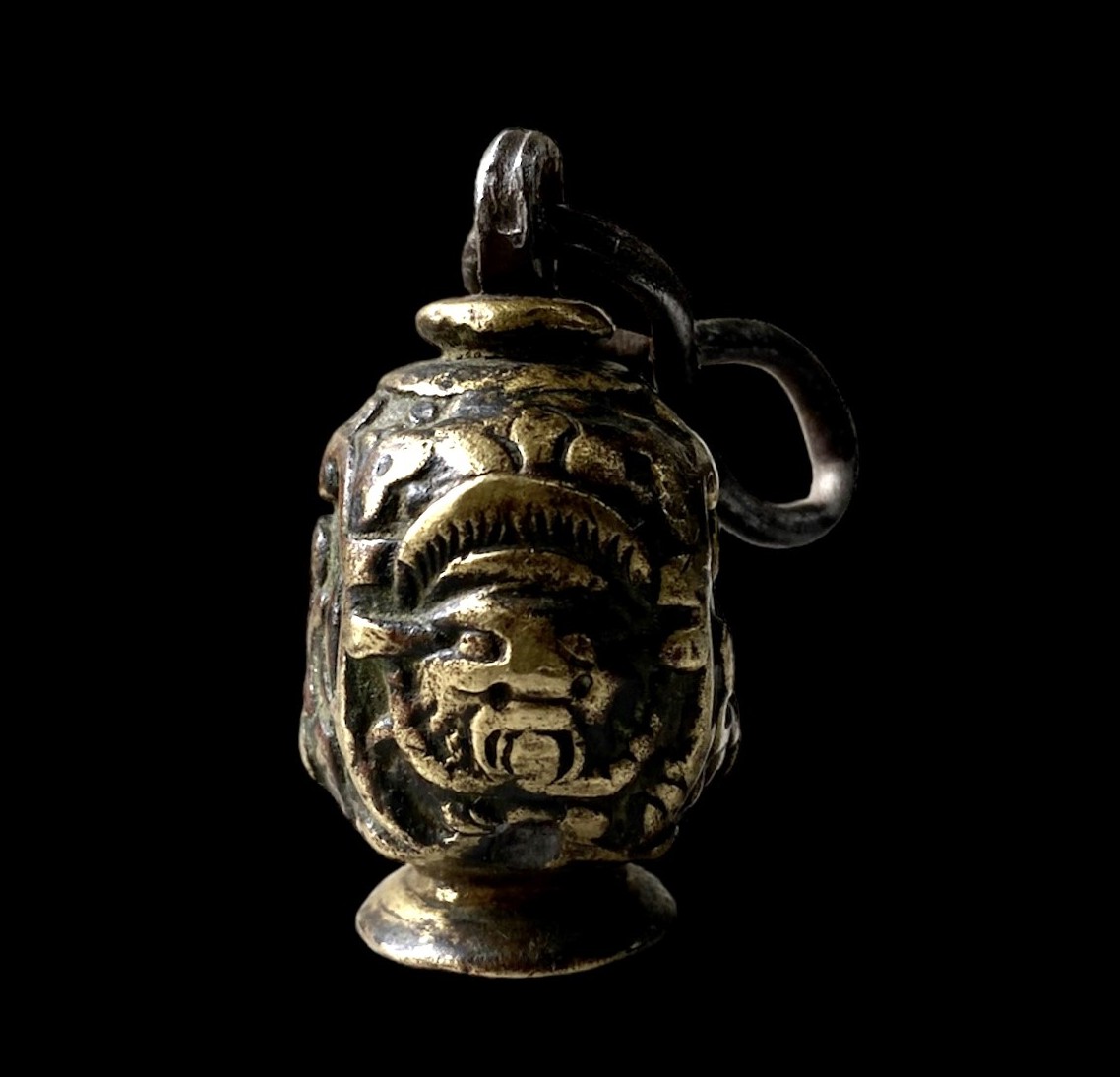 Un Pommeau d'épée Ou De Garde Avec Des Grotesques Et d'Autres Images, Renaissance