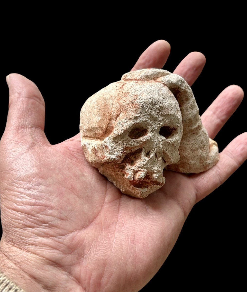 Large Memento Mori Skull Supported By A Hand, Carved Stone, 16th-17th Century-photo-3