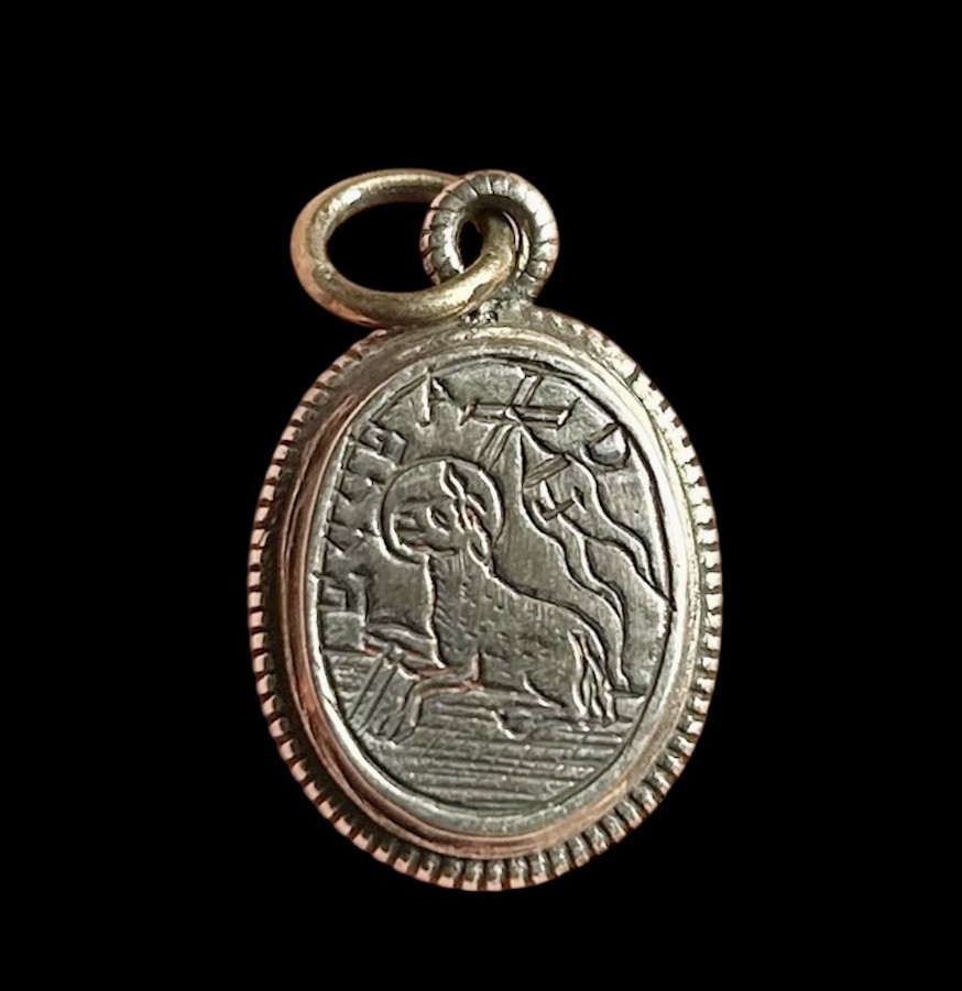 Pendentif Reliquaire en Argent avec l'Agneau de Dieu ''Agnus Dei'', XVIIe Siècle