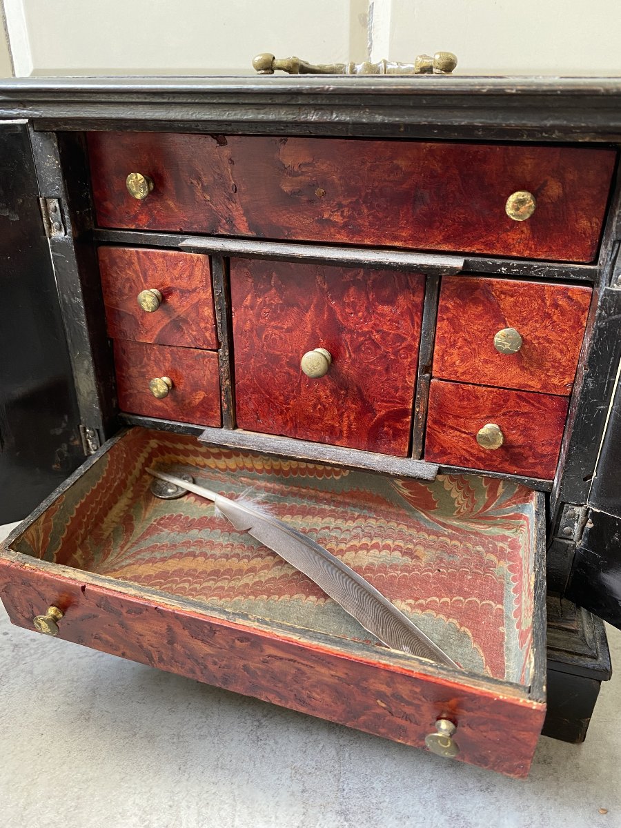 Cabinet D'art Miniature du XVIIe Siècle en Loupe D'amboine Rouge-photo-3