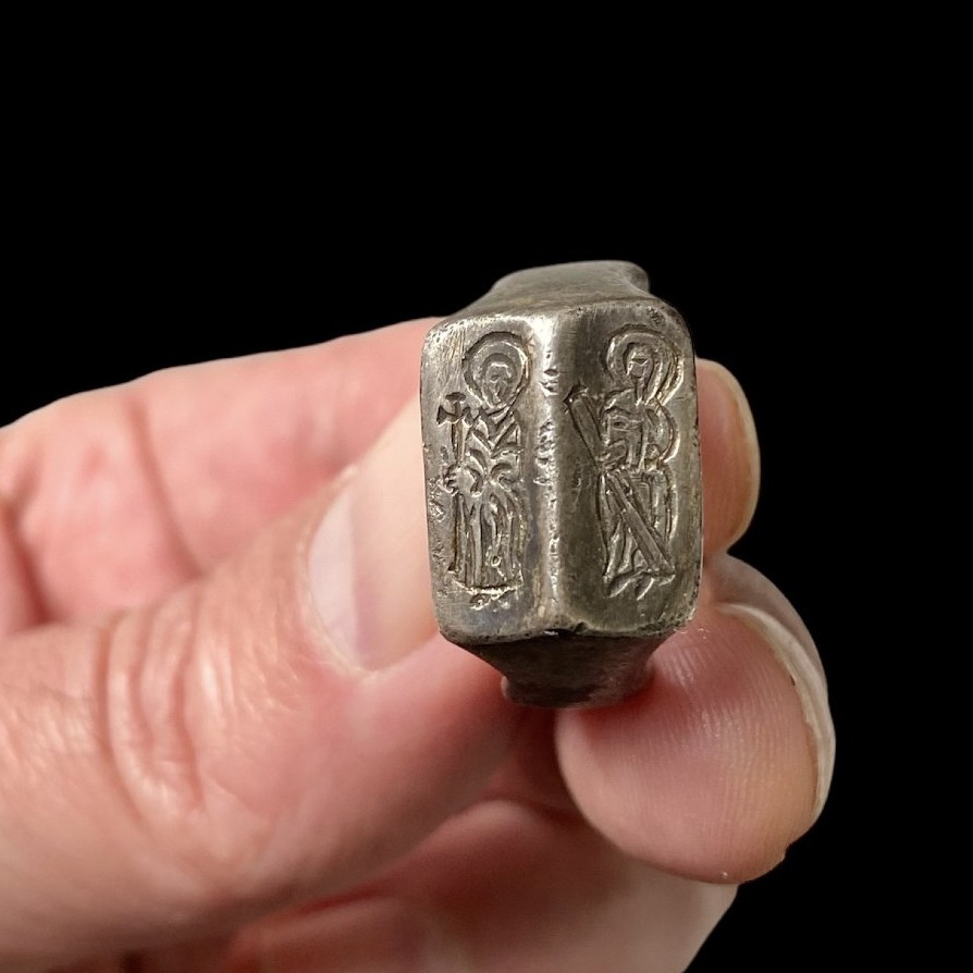 Bague Iconographique Médiévale en Argent du XVe Siècle Ornée de Deux Saints Debout-photo-3