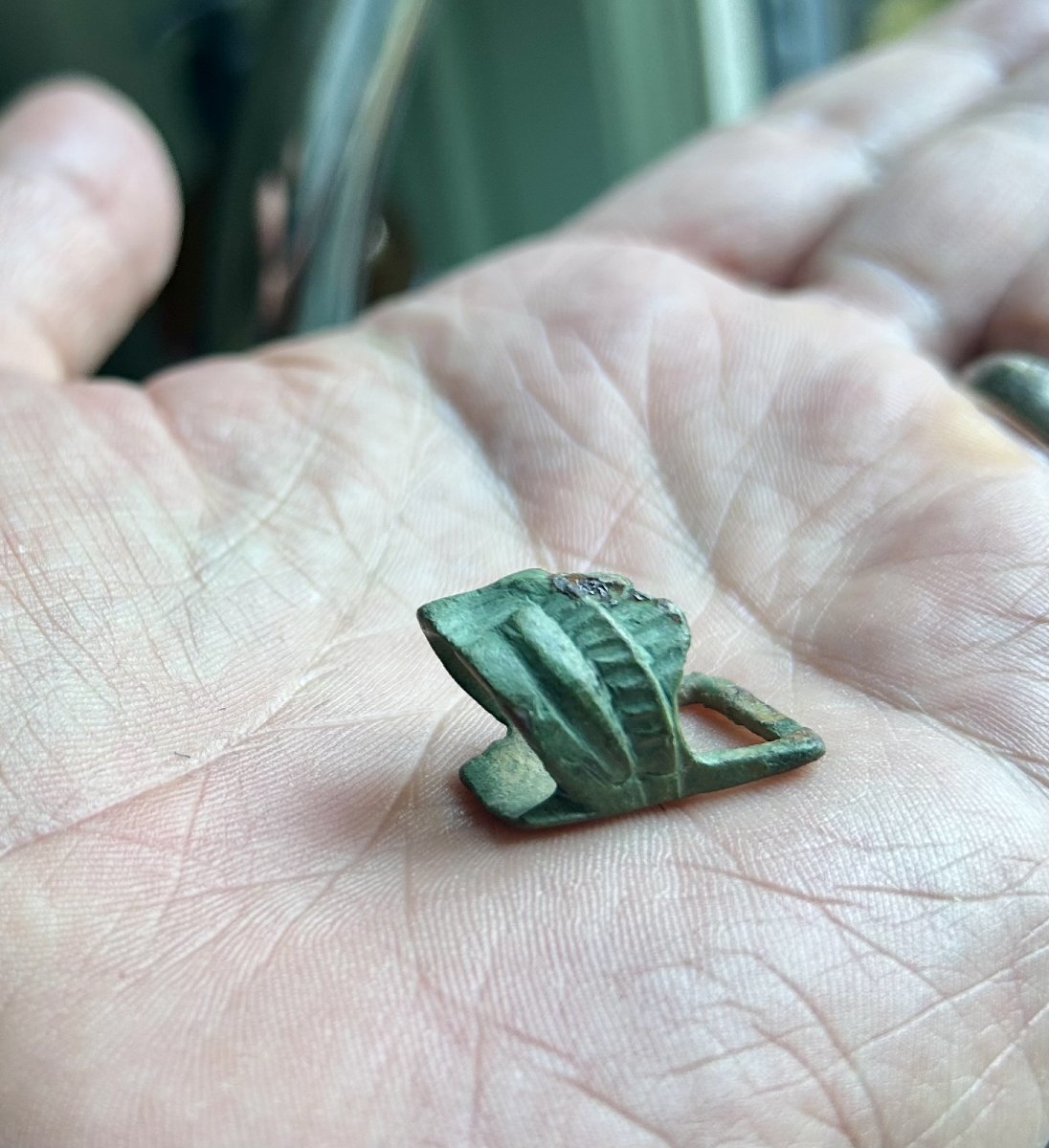 Une Boucle Zoomorphe En Bronze Romanesque XIe-XIIe Siècle-photo-1