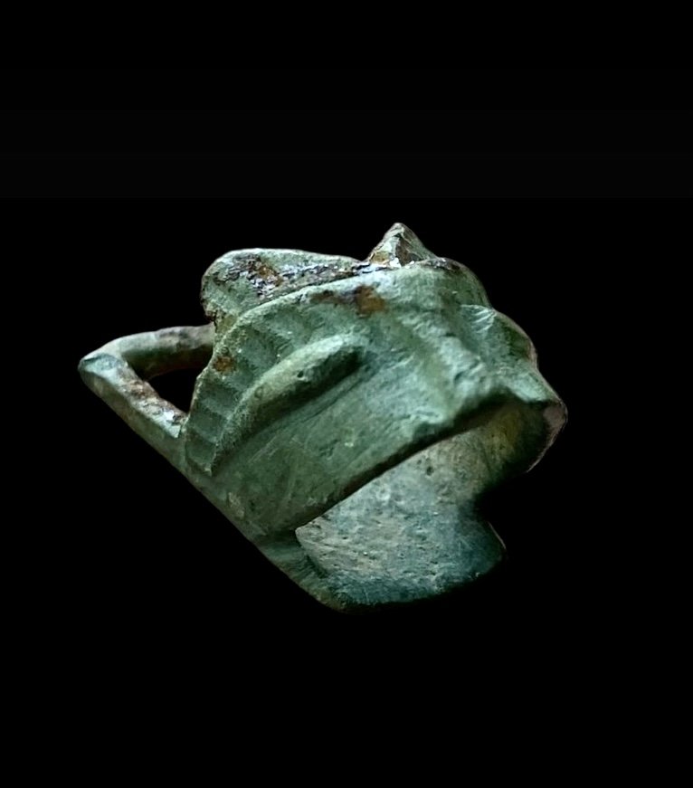 Une Boucle Zoomorphe En Bronze Romanesque XIe-XIIe Siècle