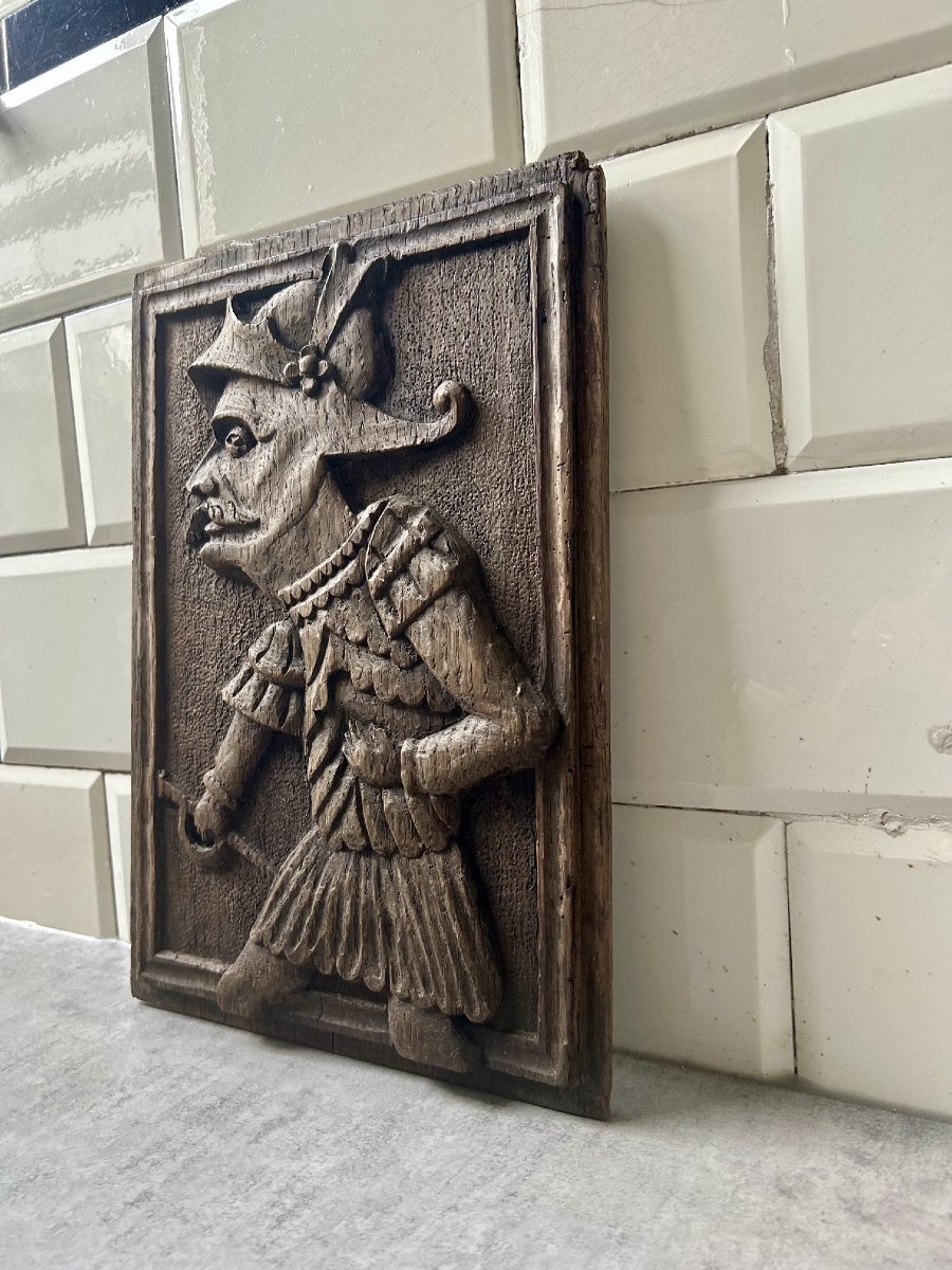 Panneau en Chêne du XVIe Siècle : Profil de Soldat Grotesque-photo-4
