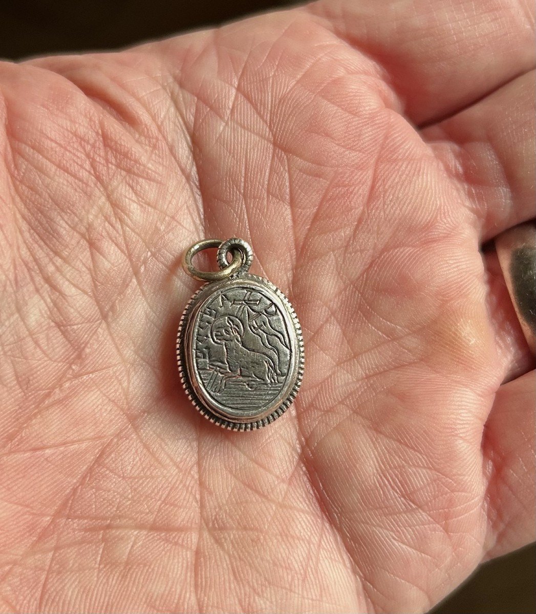 Pendentif Reliquaire en Argent avec l'Agneau de Dieu ''Agnus Dei'', XVIIe Siècle-photo-3