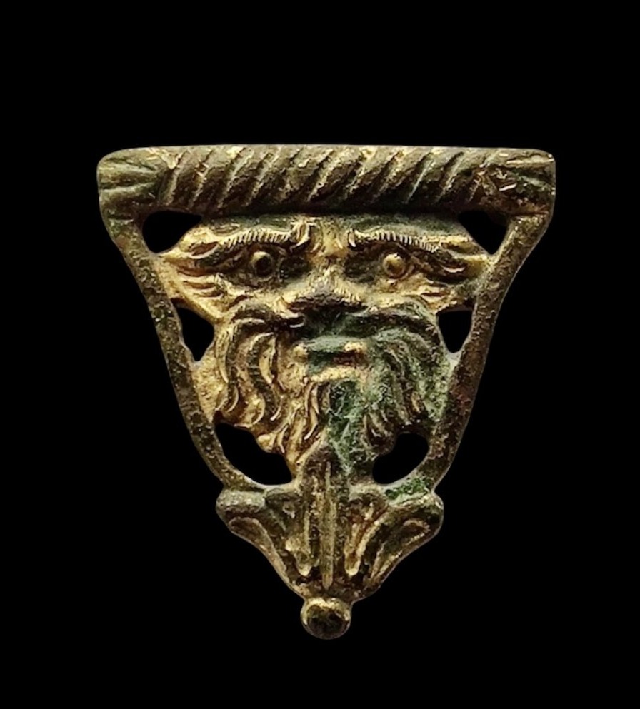 Applique Médiévale en Bronze Doré Représentant un Visage, XIVe-XVe Siècle