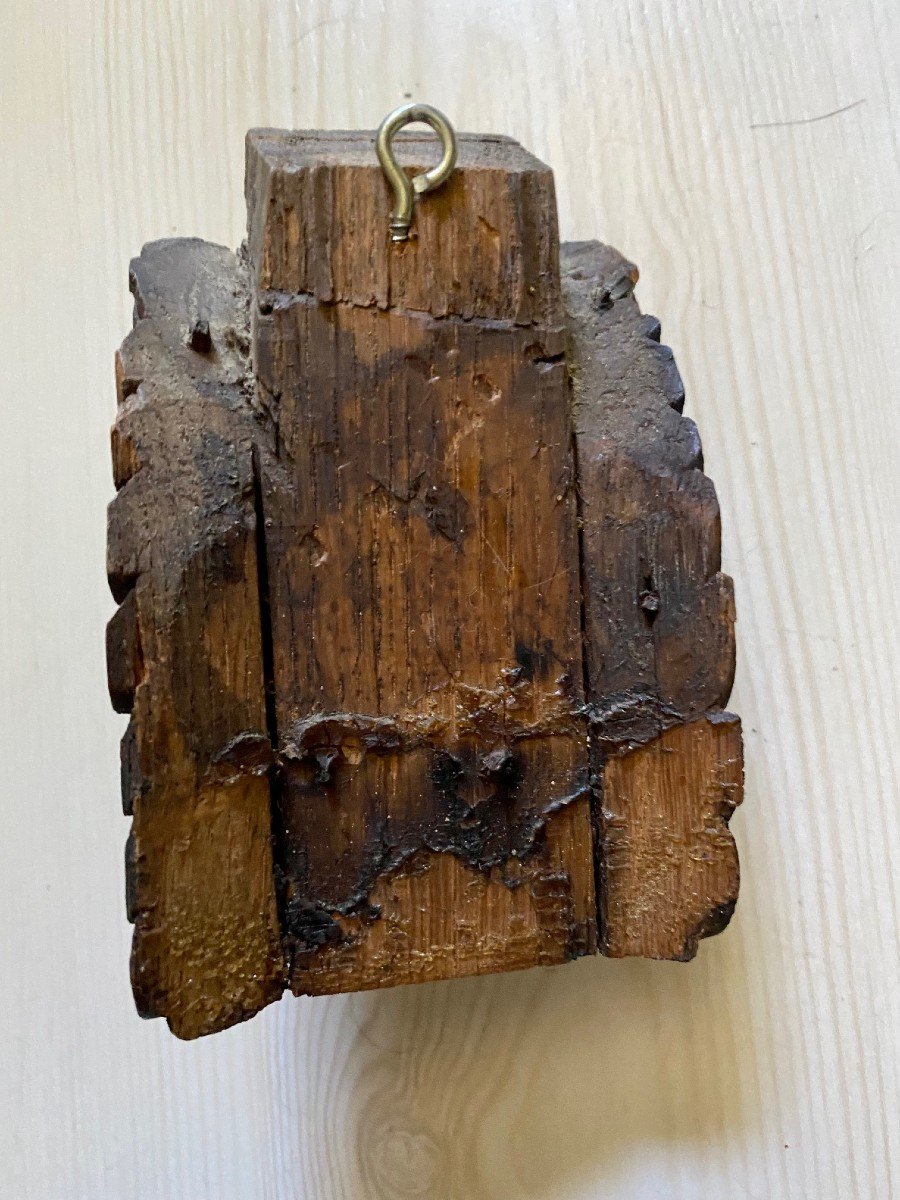 Un Support de Corbeau Elisabéthain du XVIe Siècle "Tête de Femme"-photo-1