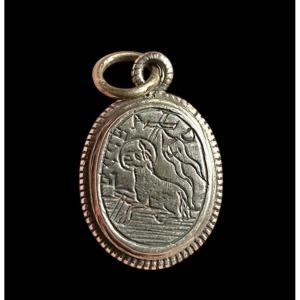 Pendentif Reliquaire en Argent avec l'Agneau de Dieu ''Agnus Dei'', XVIIe Siècle