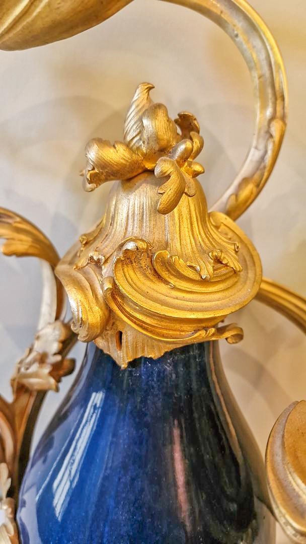 Paire De Candelabres Rocaille Style Louis XV Bronze Doré Et Porcelaine Bleu Cobalt , France XIX-photo-2