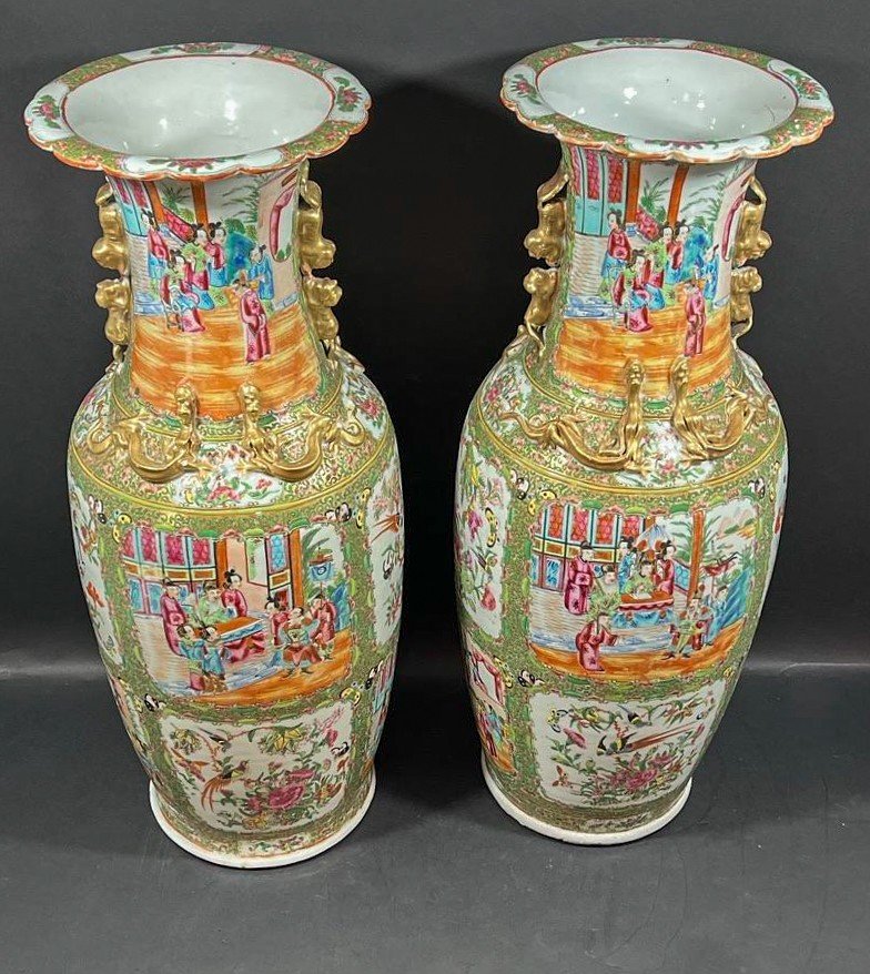 Paire De Grand Vases En Porcelaine Polychrome, Canton Période Guangxu 1875-1908 Rose Medaillon-photo-1