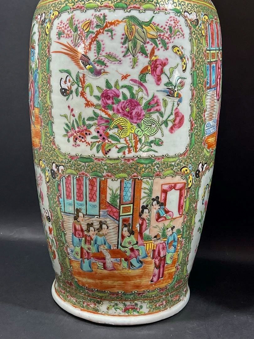 Paire De Grand Vases En Porcelaine Polychrome, Canton Période Guangxu 1875-1908 Rose Medaillon-photo-3