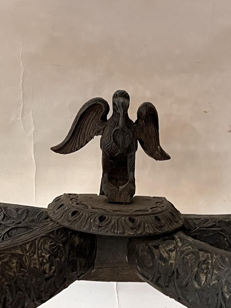 Crédence anglo-indienne en teck, richement sculptée et ajourée, Inde, XIXe siècle.-photo-2