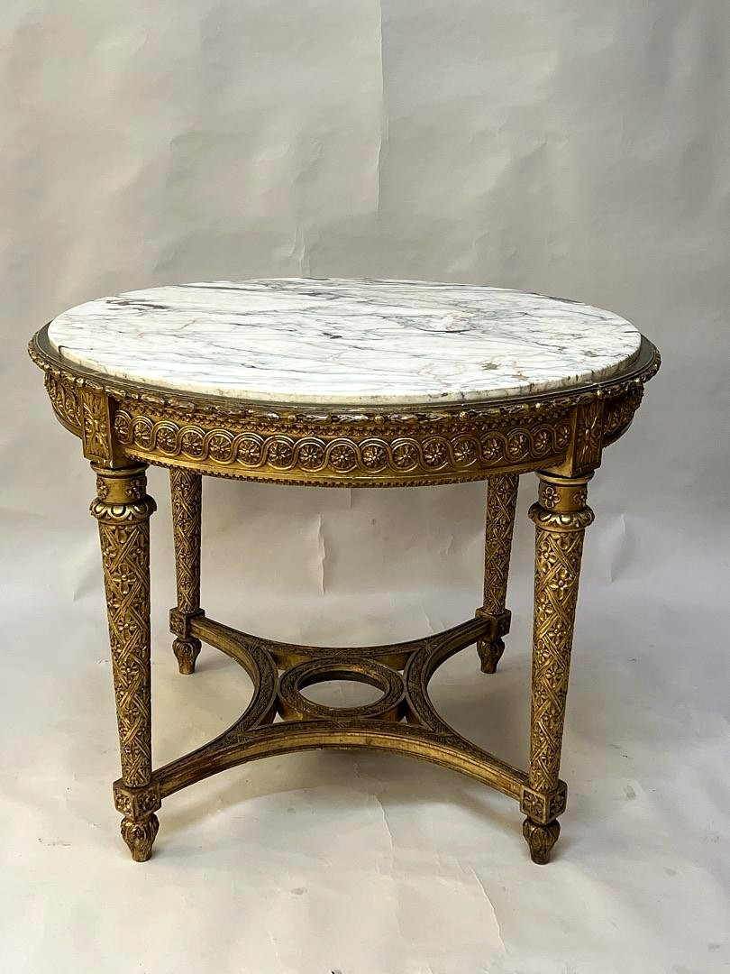 Grand Guéridon de Style Luis XVI , en bois sculpté doré , du 19 éme Siécle marbre blanc 
