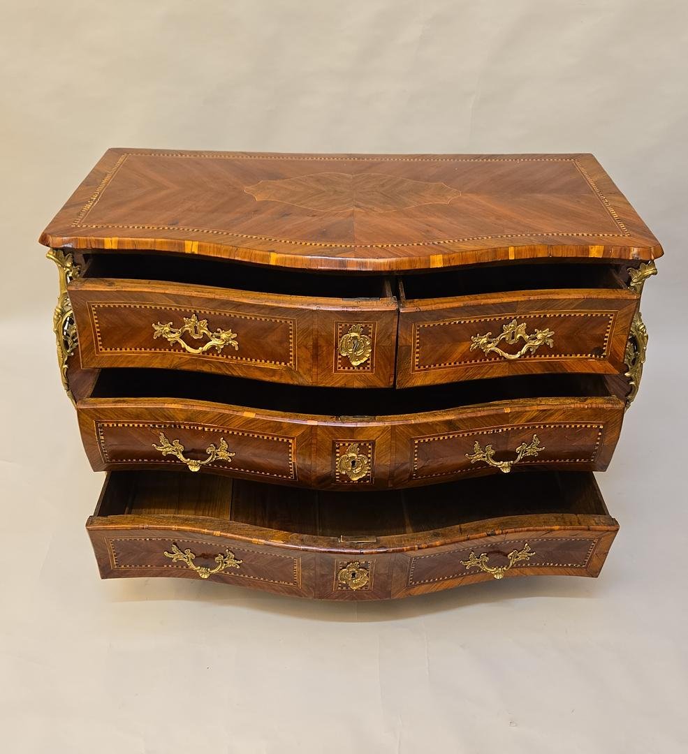 Commode Tombeau  d'Époque Louis XV en Marqueterie de  Palissandre – France, XVIIIe Siècle-photo-3