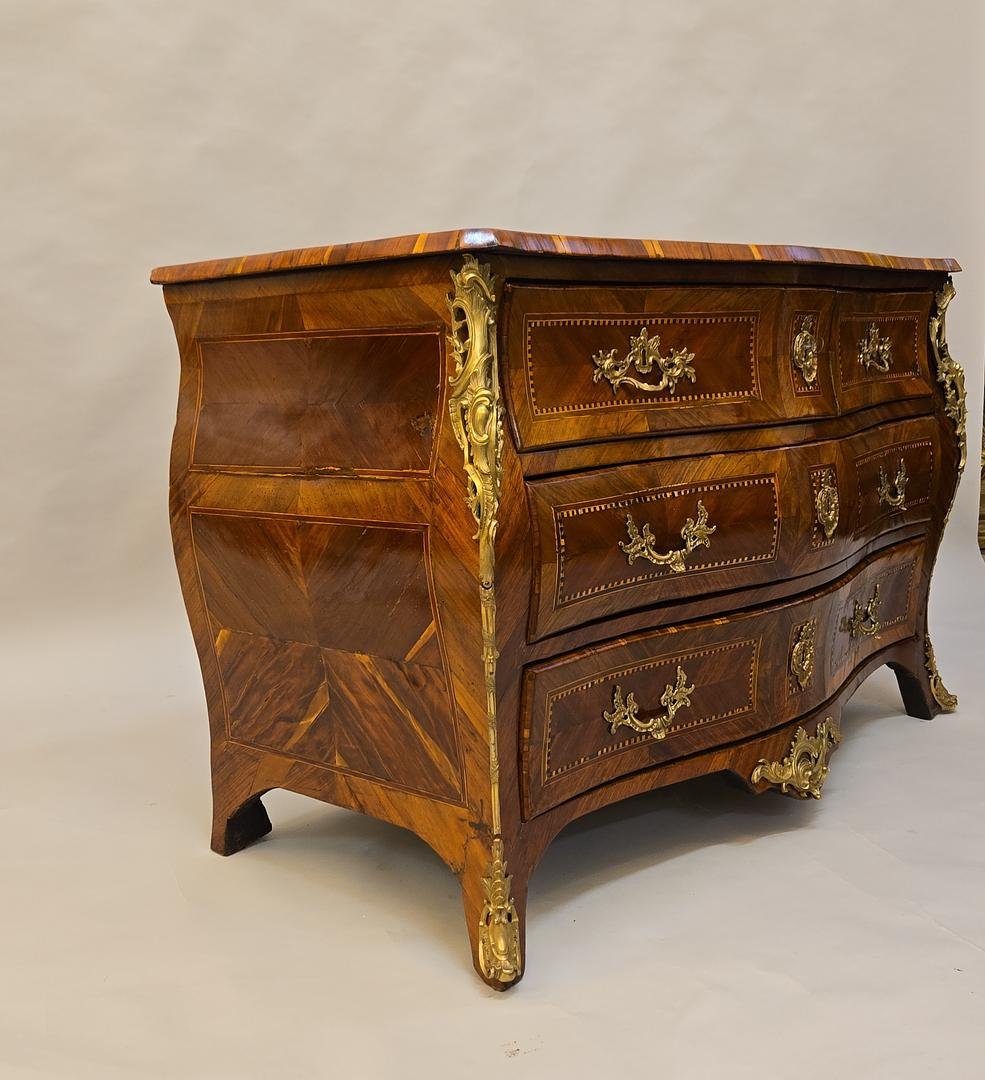 Commode Tombeau  d'Époque Louis XV en Marqueterie de  Palissandre – France, XVIIIe Siècle-photo-4