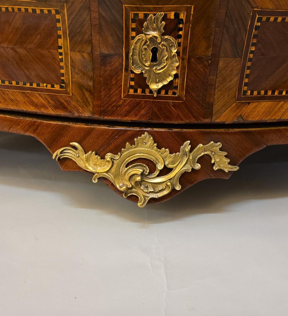 Commode Tombeau  d'Époque Louis XV en Marqueterie de  Palissandre – France, XVIIIe Siècle-photo-2