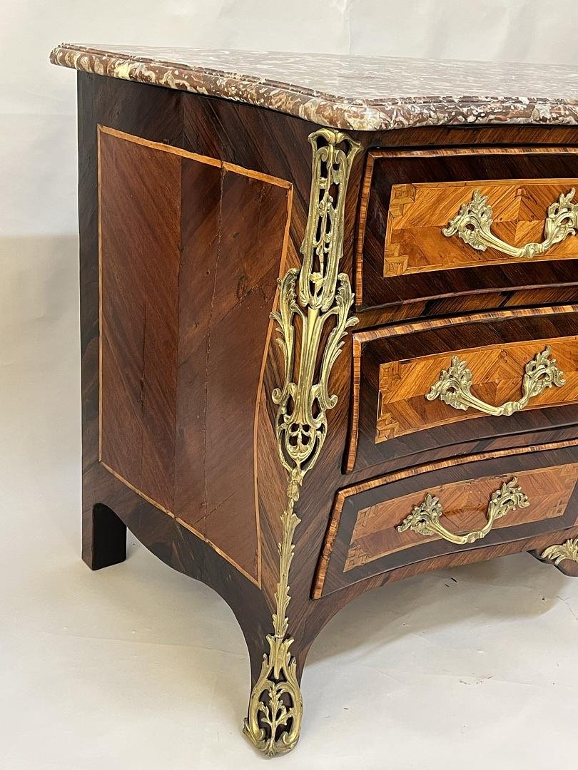 Commode Tombeau d'Époque Louis XV   en Placage de Palissandre et Bois de Rose – XVIIIe Siècle-photo-2