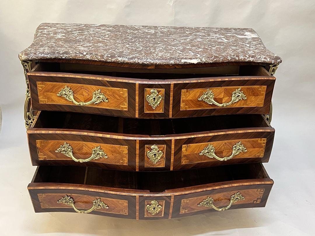 Commode Tombeau d'Époque Louis XV   en Placage de Palissandre et Bois de Rose – XVIIIe Siècle-photo-4