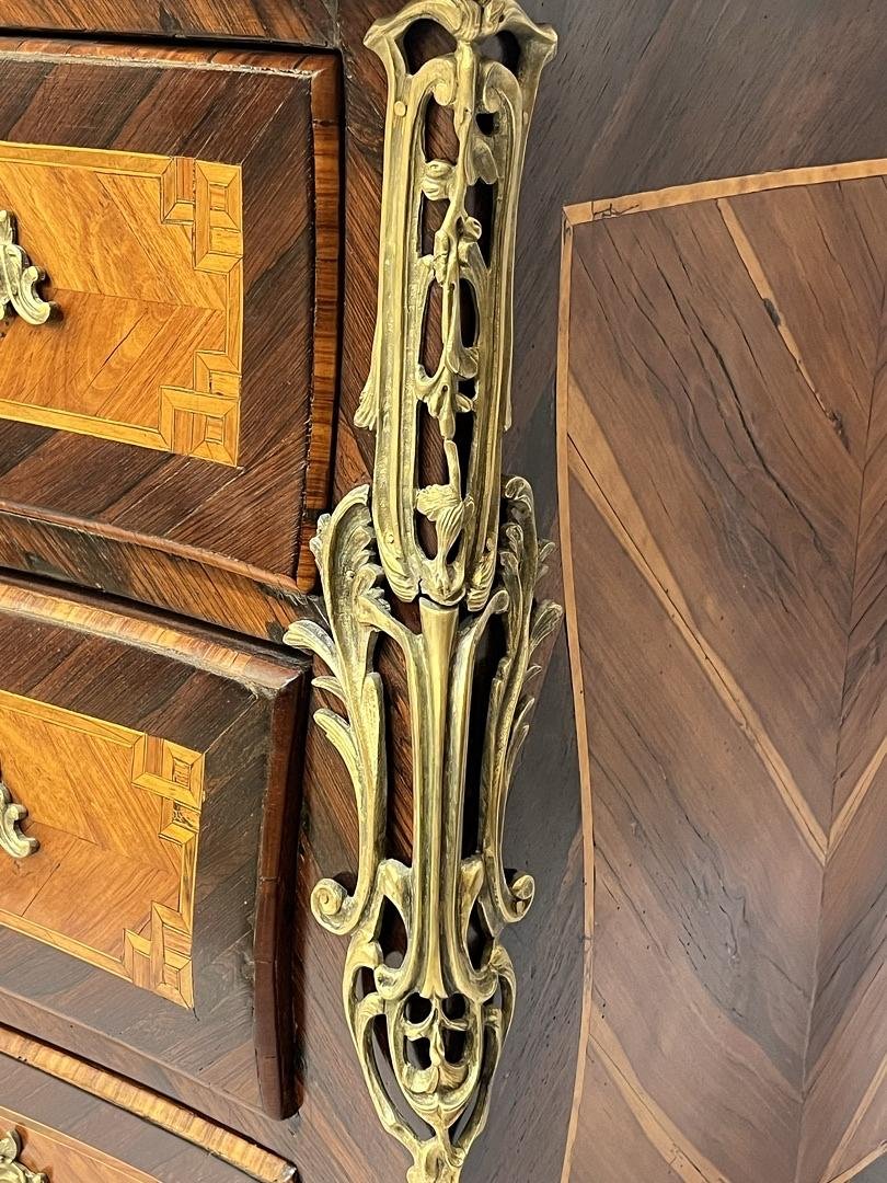 Commode Tombeau d'Époque Louis XV   en Placage de Palissandre et Bois de Rose – XVIIIe Siècle-photo-3