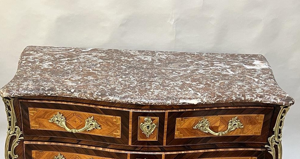 Commode Tombeau d'Époque Louis XV   en Placage de Palissandre et Bois de Rose – XVIIIe Siècle-photo-4