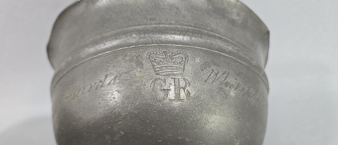 Pair Of Engraved Pewter Shaving Bowls, Horse Guards - Whitehall, Crown, George III (1760–1820)-photo-2