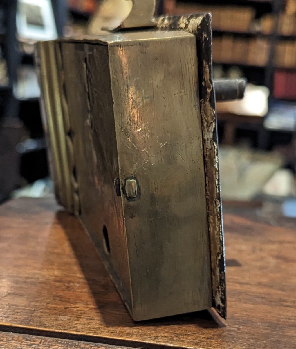 Serrure De Porte Ouvragée En Laiton XVIIe Siècle -photo-1