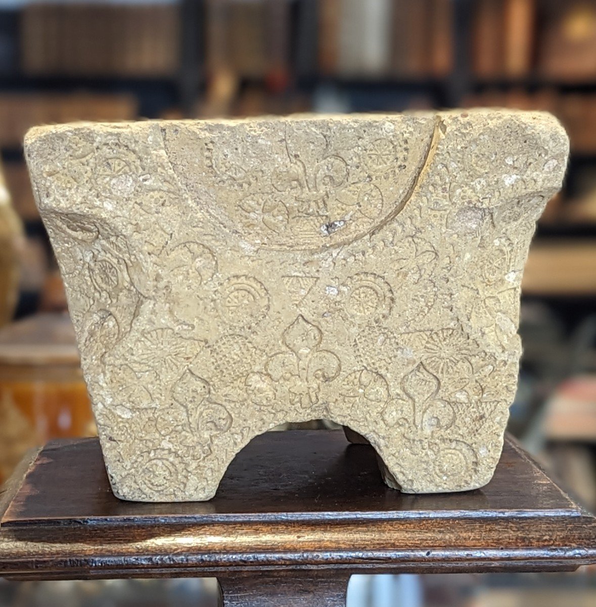 Terracotta Mortar Stamped With Fleur De Lys Tarn-photo-2