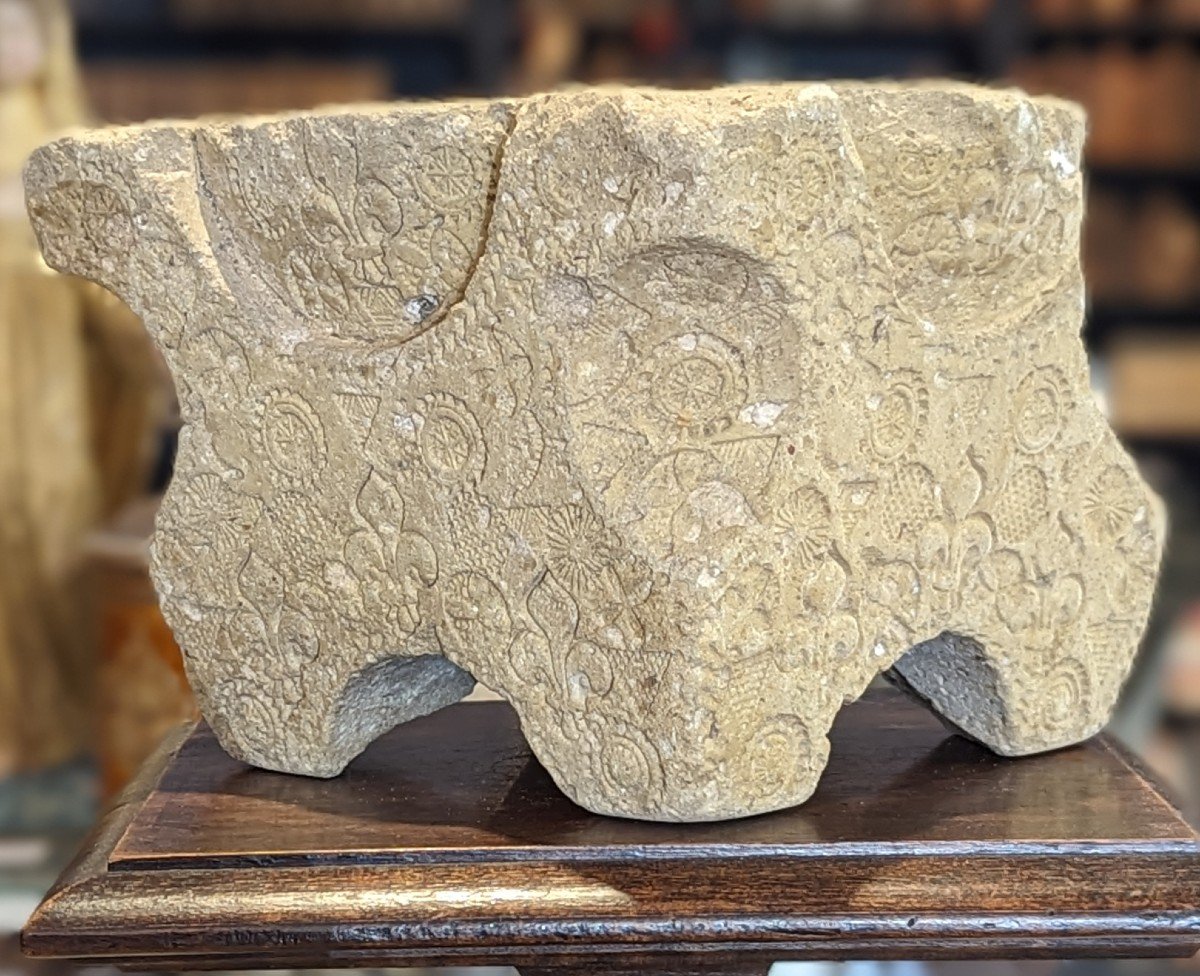 Terracotta Mortar Stamped With Fleur De Lys Tarn-photo-3