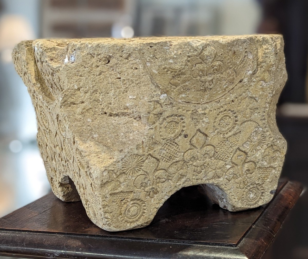 Terracotta Mortar Stamped With Fleur De Lys Tarn-photo-1