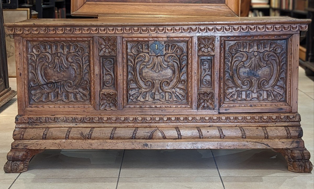 Coffre En Bois Massif Epoque XVIIe Cassone 
