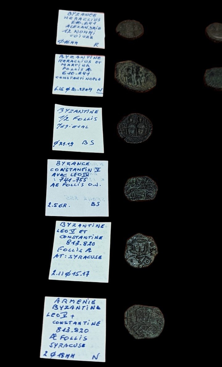 Collection De 12 Monnaies Byzantines - Bronze - Moyen âge -ex Col. Sable - Numismatique-photo-2